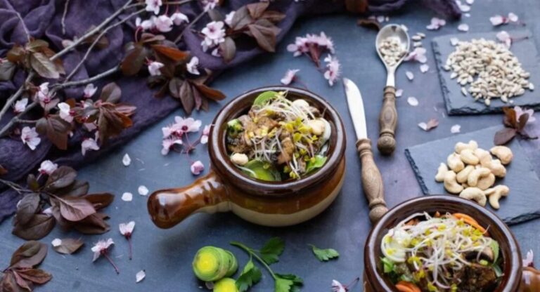 Soutaipasu traditional Japanese winter noodle soup served hot